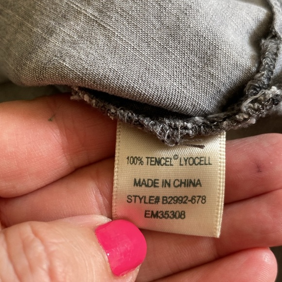 Bella Dahl V Neck Two Pocket Denim Shirt - Gray - Small - Picture 5 of 6